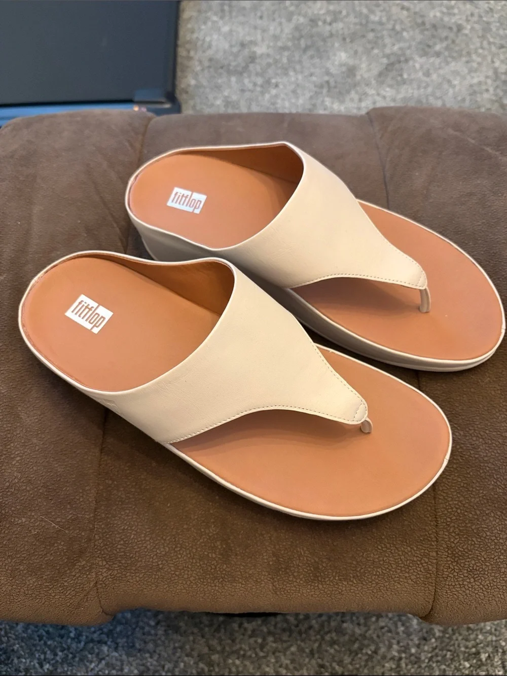 Fitflop Cream Leather Thong Sandals with Tan Footbed
